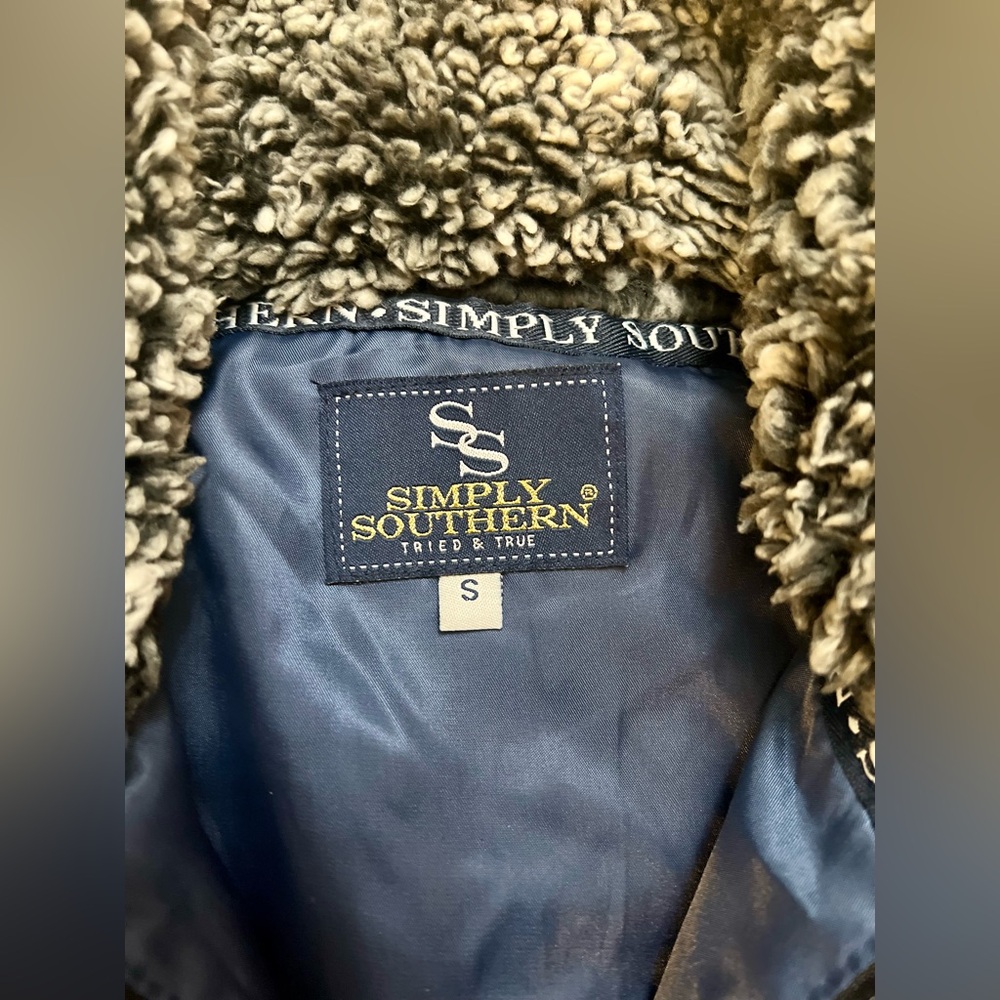 💥 2/$15!! Simply Southern Navy Fleece Sherpa Zip-Up Vest 💙 - Picture 2 of 6